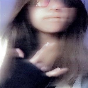 Meet your Posher, Tesia mikaela